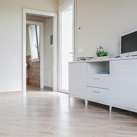 Modern Home With Private Parking Near The Station! ルッカ エクステリア 写真