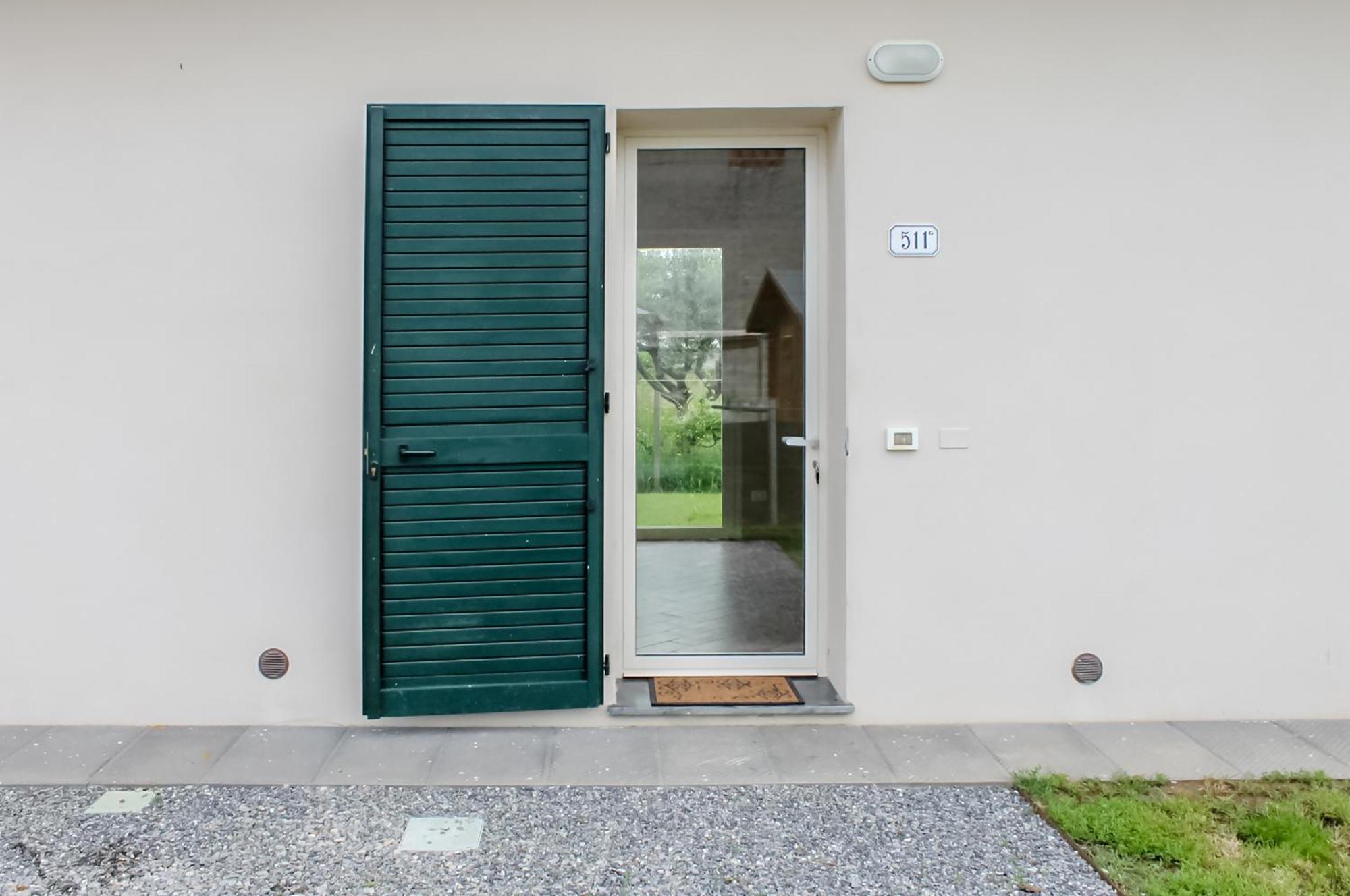 Modern Home With Private Parking Near The Station! ルッカ エクステリア 写真