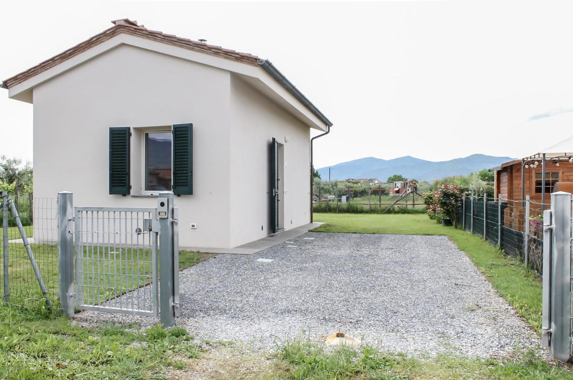 Modern Home With Private Parking Near The Station! ルッカ エクステリア 写真